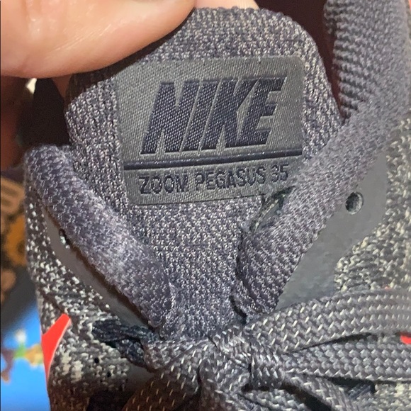 Tennis shoes - Picture 5 of 6